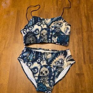 AMAZON size L skull two piece